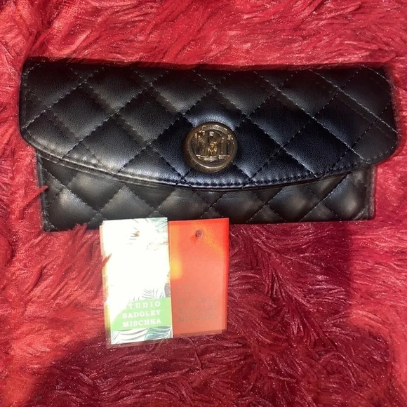 BADGLEY Mischka Studio Quilted Black Vegan Leather wallet - Picture 5 of 9